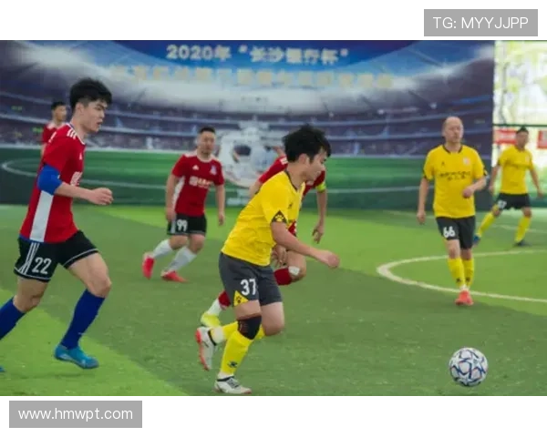 长江新区足球代表队奋勇拼搏展现新时代青年体育精神风貌 长江新区足球代表队奋勇拼搏展现新时代青年体育精神风貌