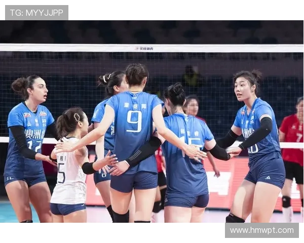 中国女排激战四强席位力拼强敌，展现勇气与拼搏精神再创辉煌