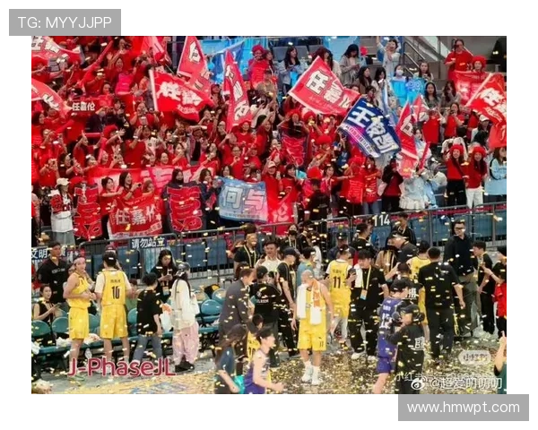 中国篮球联赛新赛季开幕，明星球员加盟助力竞争激烈，球迷热情高涨