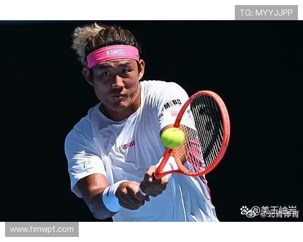 网球赛季收官战精彩纷呈 世界名将争夺年终排名冠军